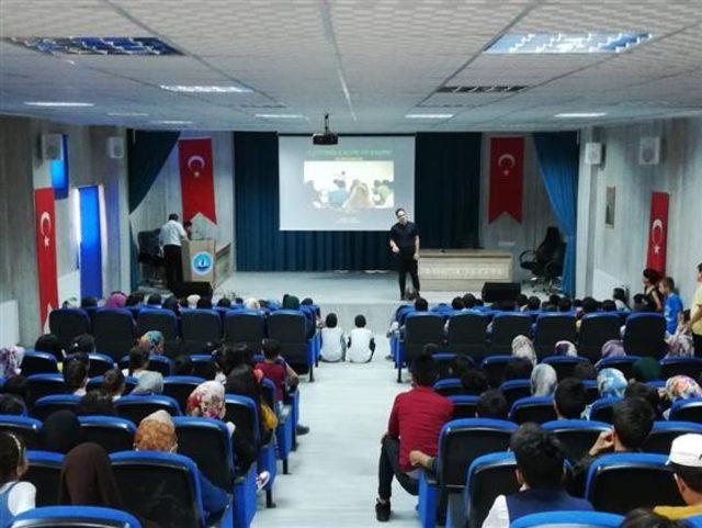 Hakkari’den gençlik ile iletişim konferansı düzenlendi