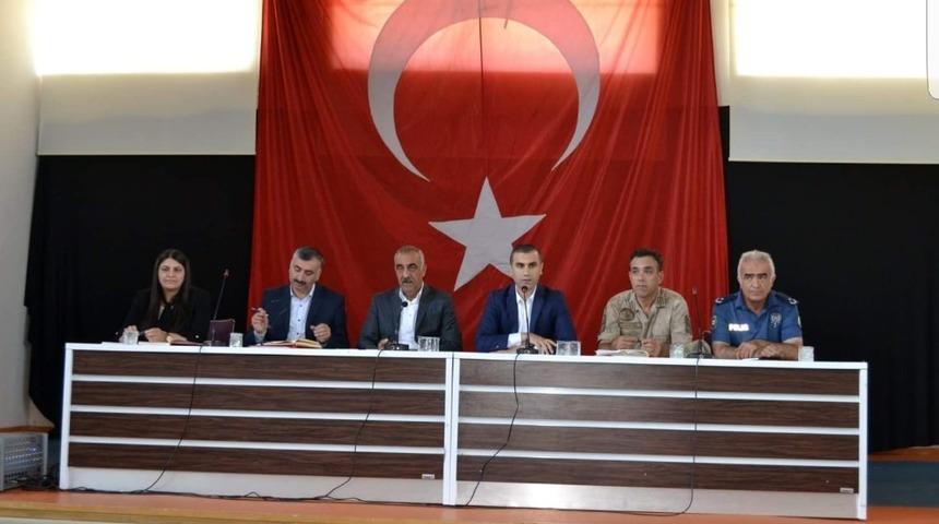 Hilvan’da muhtarlar istişare toplantısında buluştu