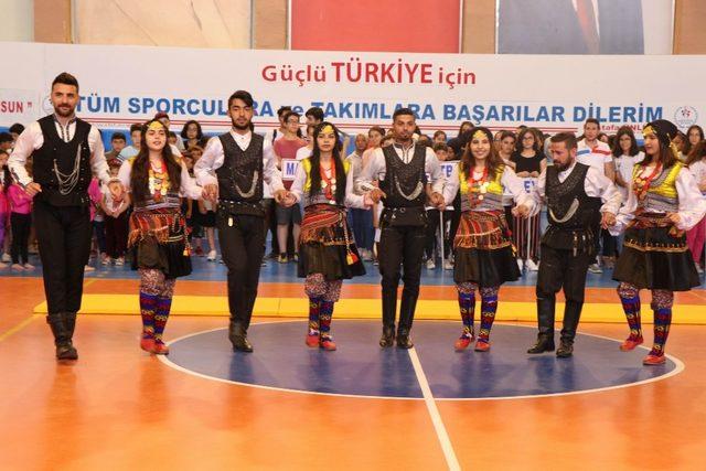 Nevşehir’de yaz spor okulları bin 500 öğrencinin katılımıyla başladı