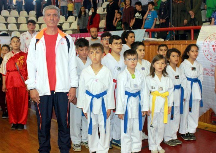 Sivas’ta “İl Spor Merkezleri” açıldı G4