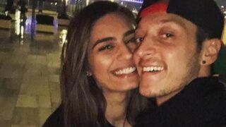 Amine Gülşe ve eşi Mesut Özil birlikte rap yaptı