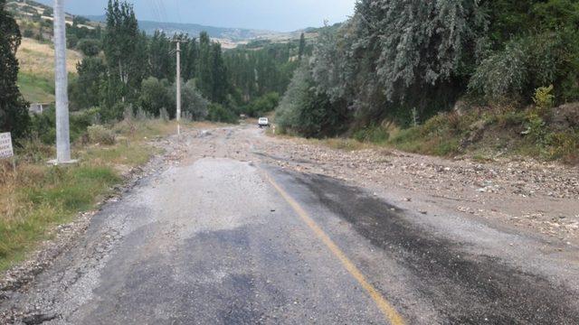 Sağanak yağışın vurduğu Demirci’de Büyükşehir seferber oldu