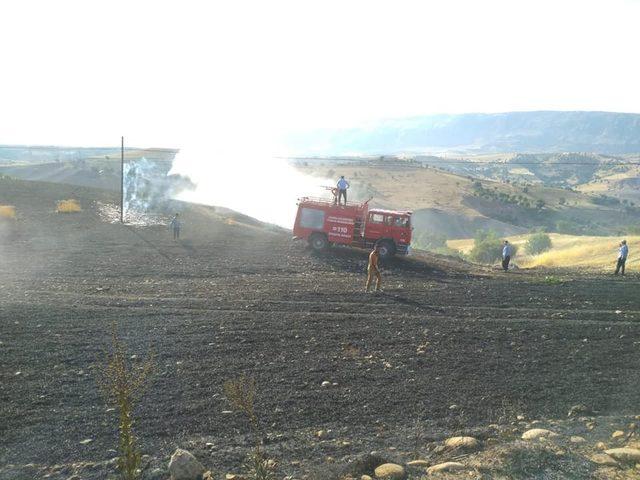 Buğday tarlasında korkutan yangın