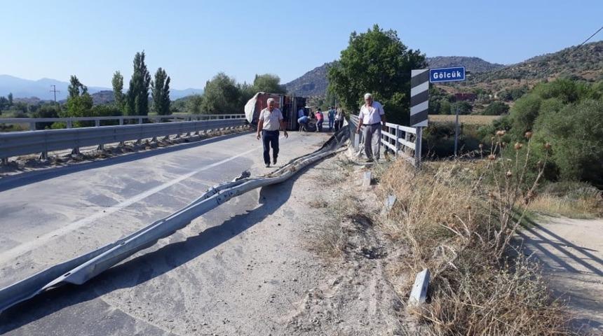 Karpuzlu&rsquo;da kaza, yolda başka aracın olmaması faciayı &ouml;nledi