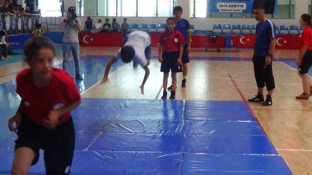 Hakkari’de “Yaz spor okulları” başladı