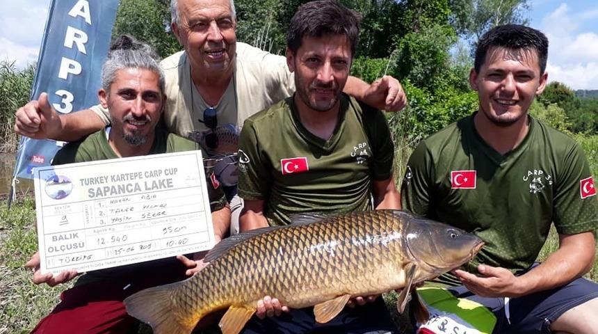 Sazan balığı tutma yarışmasında &ouml;d&uuml;ller sahiplerini buldu