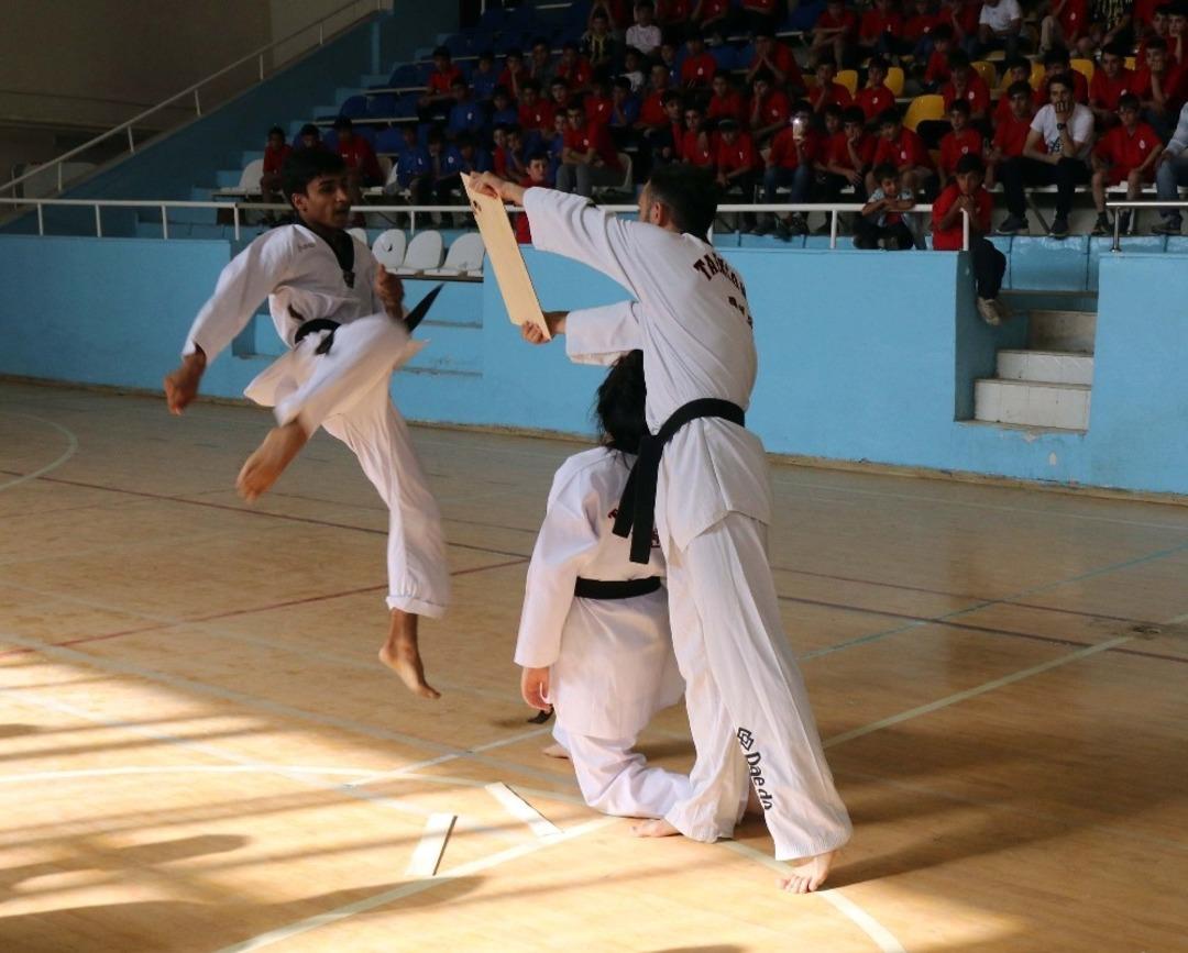 Bitlis&rsquo;te yaz spor okullarının a&ccedil;ılışı yapıldı