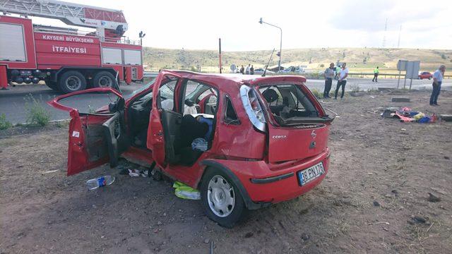 TIR ile çarpışan otomobildeki 2 kardeş öldü