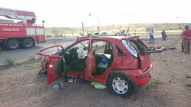 TIR ile çarpışan otomobildeki 2 kardeş öldü