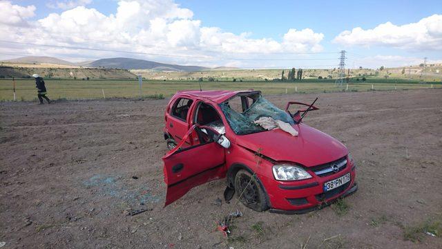 TIR ile çarpışan otomobildeki 2 kardeş öldü