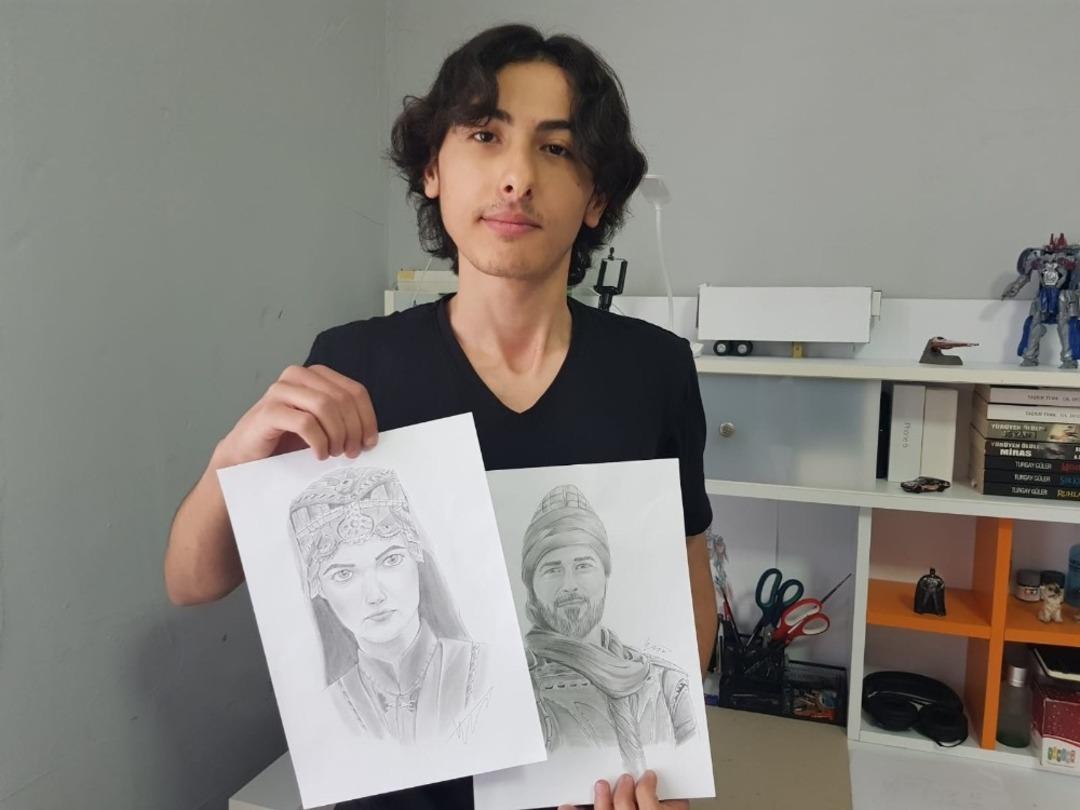 Karakalem resimleri yapan liseli gen&ccedil;, film karakterleri &ccedil;izmek istiyor