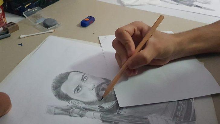 Karakalem resimleri yapan liseli genç, film karakterleri çizmek istiyor G2