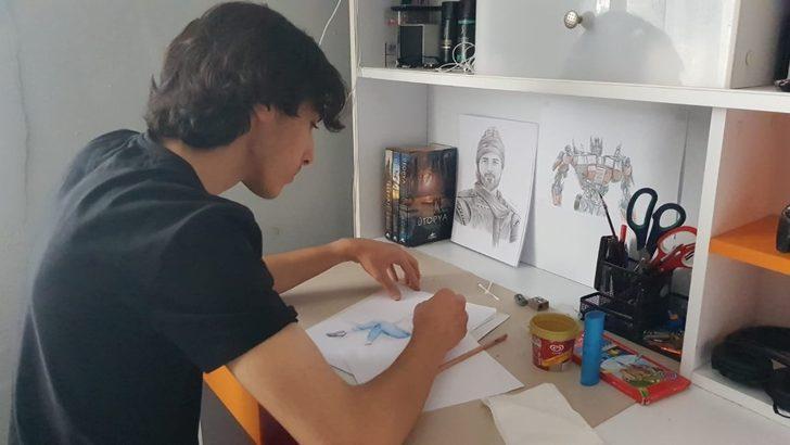 Karakalem resimleri yapan liseli genç, film karakterleri çizmek istiyor G5