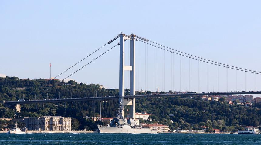 Bir gün arayla Boğaz'dan geçtiler