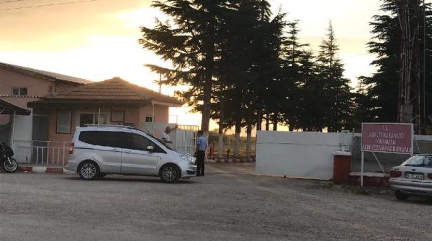 Kavgayı fırsat bilen 5 mahkum tel örgüleri aşarak firar etti