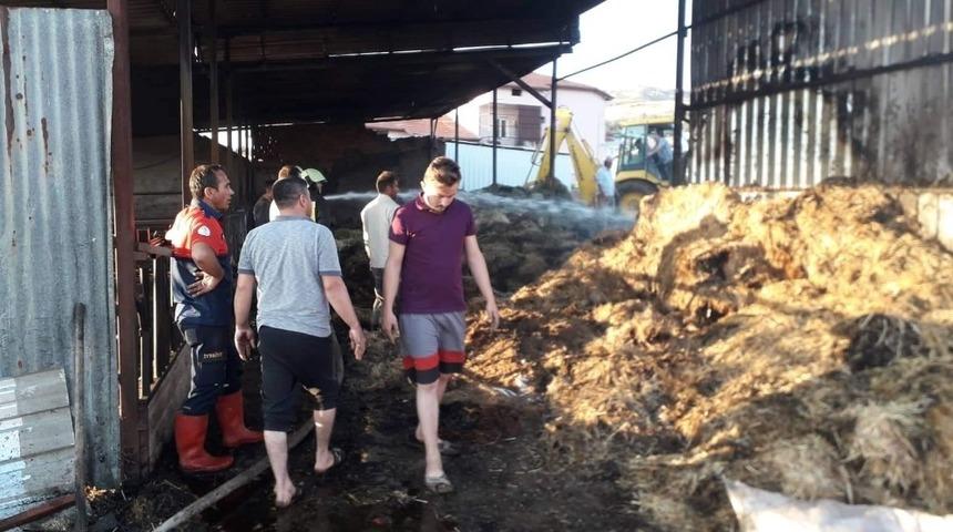 &Ccedil;al&rsquo;da ahır yangını