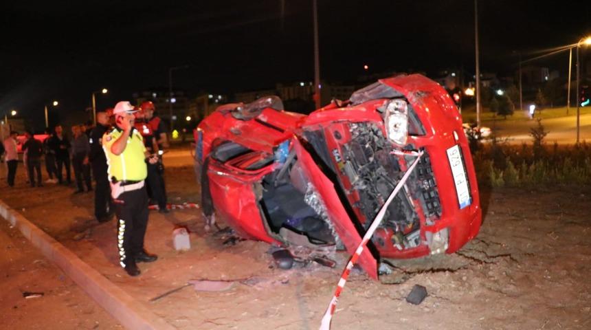 Kavşağa giren düğün konvoyunun arasına tır daldı: Ölü ve yaralılar var!