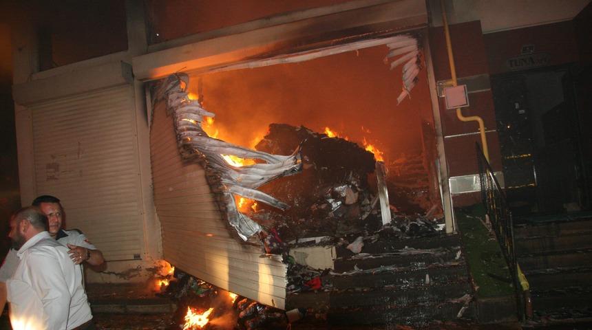 Suriyelilere ait tekstil atölyesi alev alev yandı