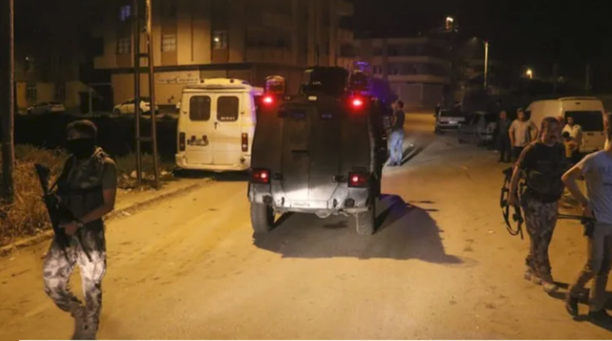 Adana'da sokağa el yapımı patlayıcı atıldı