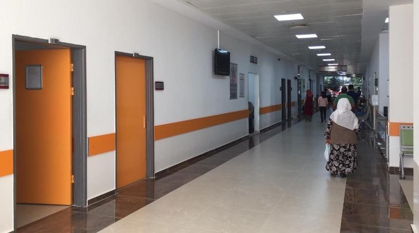 Acildeki uzman hekim kadrosu g&uuml;&ccedil;leniyor