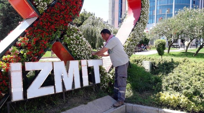 Parklar s&uuml;rekli bakımdan ge&ccedil;iyor