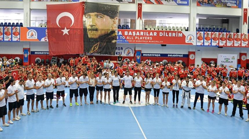 Gen&ccedil;ler ilk antrenman i&ccedil;in buluşacaklar