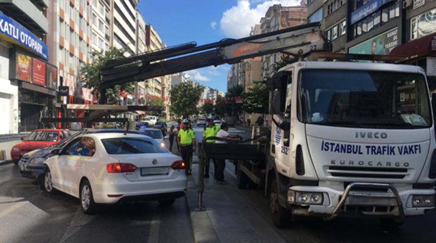 Şişli'de trafik kazası trafiği kilitledi! 