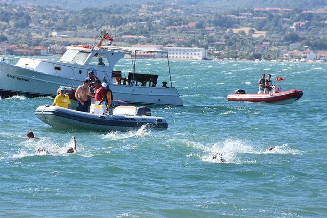 Denizcilik Bayramı için kulaç attılar