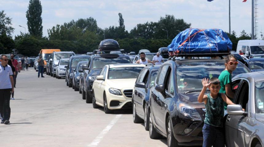 Kapıkule'de 'gurtbetçi' yoğunluğu! 