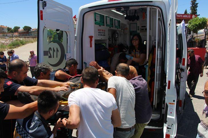 Manisa’da motosiklet kamyonetle çarpıştı: 1’i ağır 2 yaralı G3