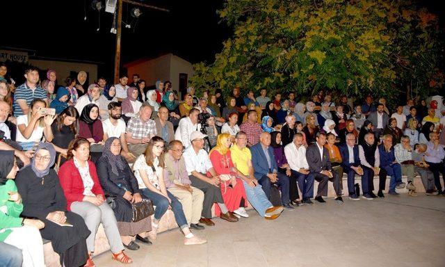 Konya Mevlana Şiir Şöleninde şiire doydu