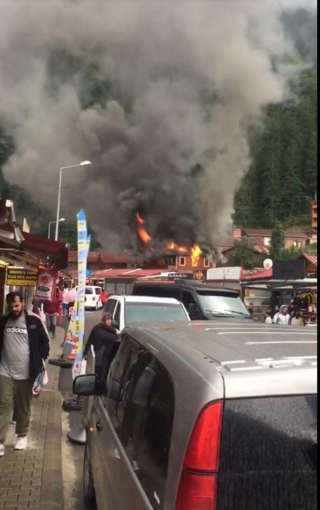 Turizm merkezi Uzungöl'de pansiyon yangını