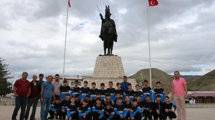 Oltulu Genç Futbolcular  Borçka’ya gitti