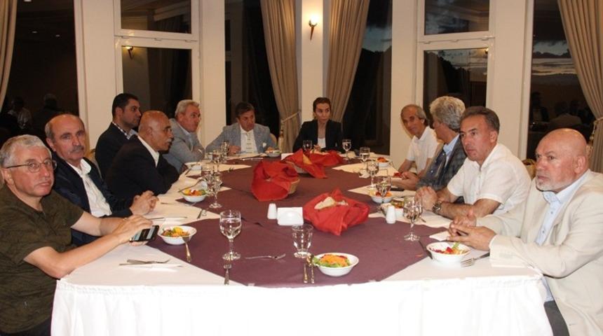 Erzurum Protokolü Milli Atletlerle yemekte bir araya geldi