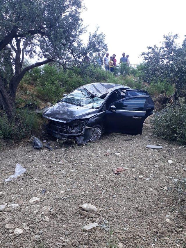 Çalan telefona bakması kazaya neden oldu: 3 yaralı