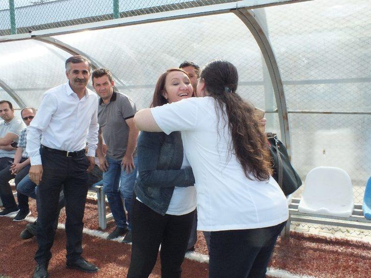 Başkan Tekin Pazaryeri Spor Futbol Okulunu ziyaret etti G4