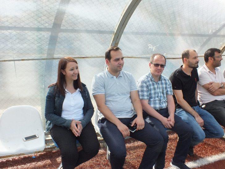 Başkan Tekin Pazaryeri Spor Futbol Okulunu ziyaret etti G5