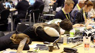 AB Liderler Zirvesi'nde ilginç görüntüler