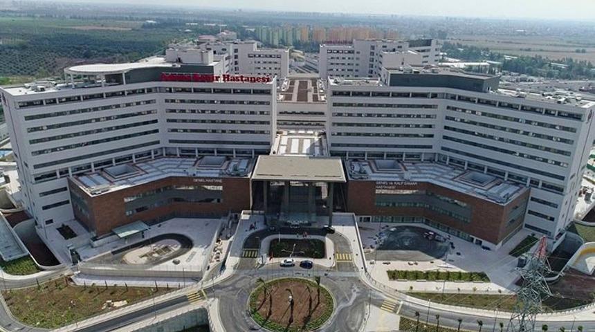 Adana'da oğlu tarafından bı&ccedil;aklanan baba hastanede &ouml;ld&uuml;