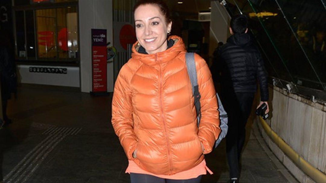 En son Fox Tv'de yayınlanan 'Bana Sevmeyi Anlat' dizisinde yer aldı.