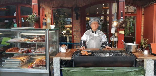 50 yıl İsveç’te çalıştı, emekli olunca köyüne gelip pizzacı dükkanı açtı