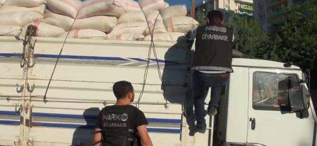 Diyarbakır'da 147 kilo 500 gram esrar ele geçirildi