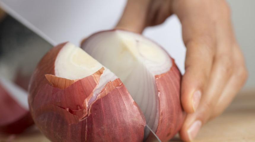 Soğanların aylarca taze kalmasına yardımcı olacak y&ouml;ntem