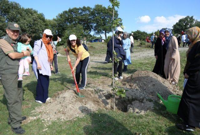 Kuruçay’da doğa yürüyüşü ve fidan dikimi gerçekleşti