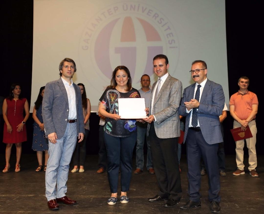 Tasarım beceri at&ouml;lyesi kursiyerleri sertifikalarını aldı