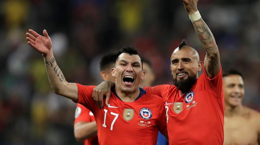 West Ham United, Gary Medel için Beşiktaş'a teklif yapacak