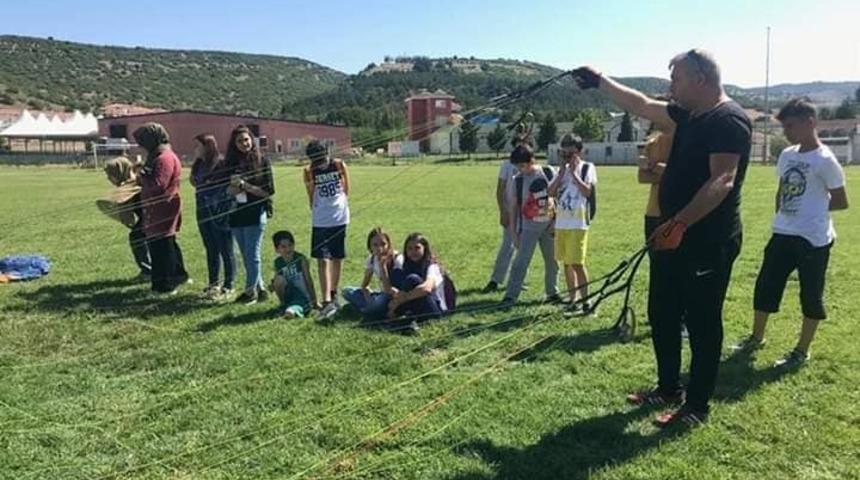 Yama&ccedil; paraş&uuml;t&uuml; ile &ouml;ğrencilere farkındalık eğitimi