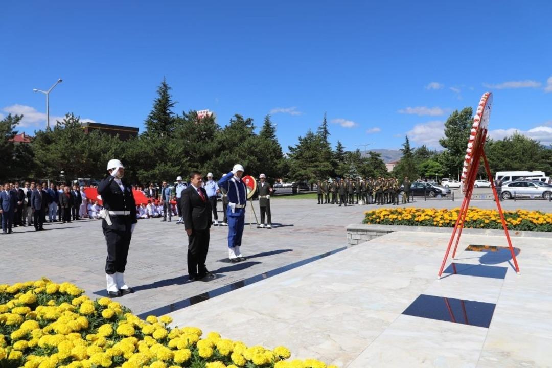 Atat&uuml;rk&rsquo;&uuml;n Erzincan&rsquo;a gelişinin 100. yılı kutlandı