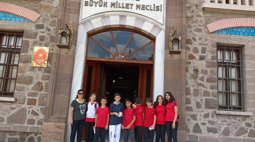 Arılar mücadeleyi elden bırakmadı