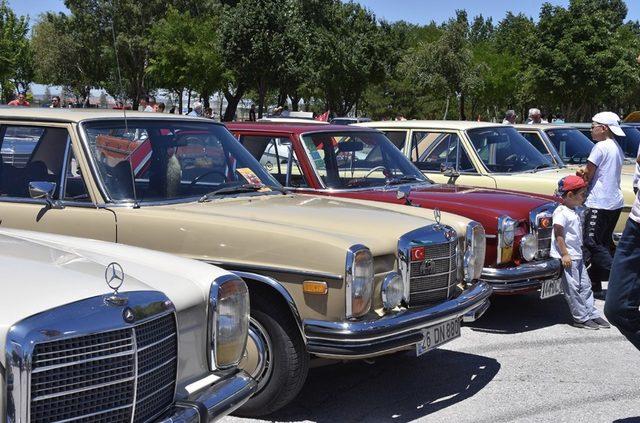 Klasik Mercedes tutkunları Afyonkarahisar’da buluştu 1